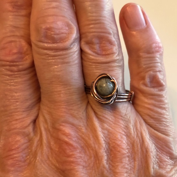 Handmade moonstone copper wire ring - Picture 3 of 3